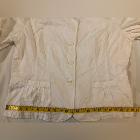i.e. relaxed, vintage white eyelet blazer, beautiful & so easy to wear! 2X - Picture 6 of 16